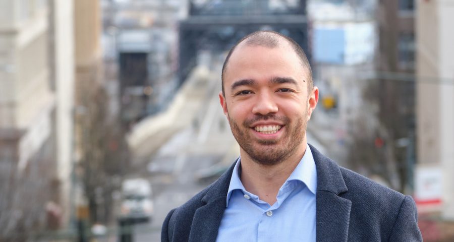 Andrew Whitney PLU ’12 directs program to pair Tacoma students with local internships